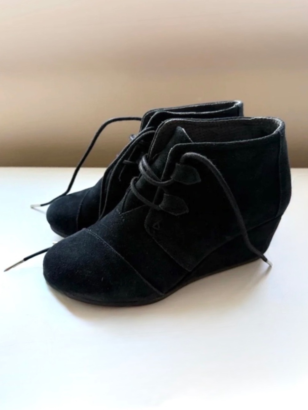 TOMS Black Suede Wedge Heel Lace Up Ankle Booties, sz 8